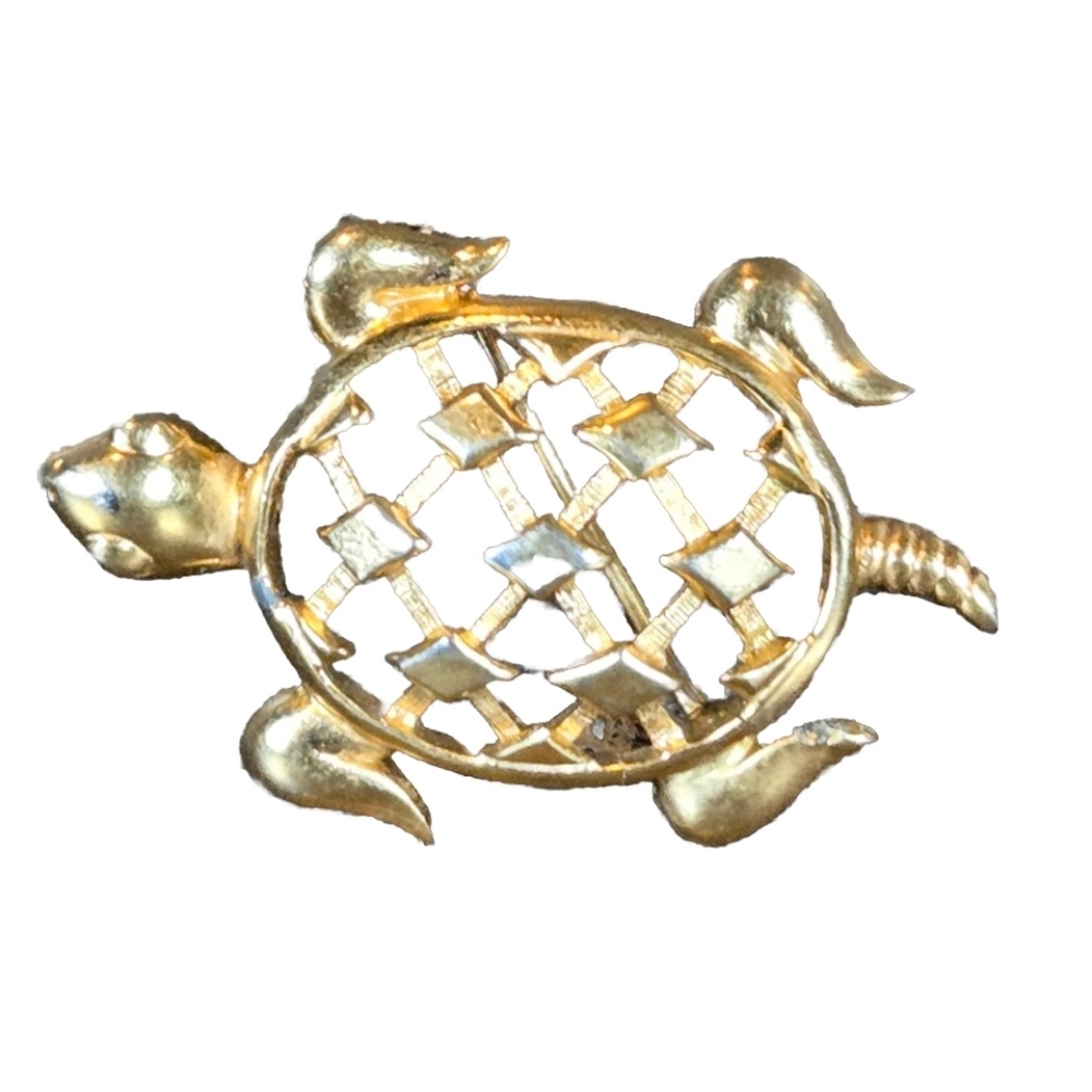Vintage Estate Trifari Turtle Brooch Pin Gold Tone Latice Pattern Shell Retro - Picture 1 of 10